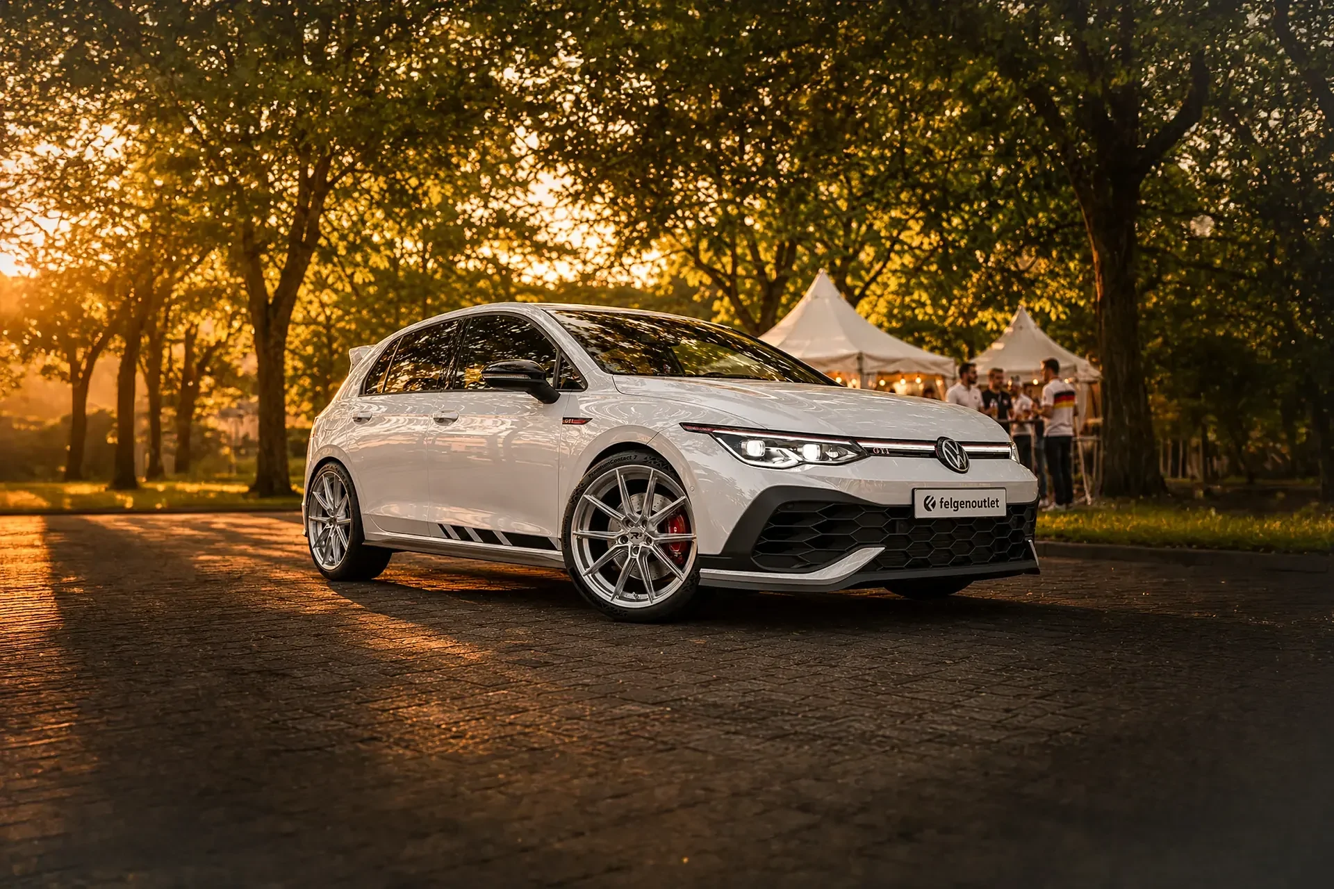 VW Golf 8 GTI Clubsport mit R³ Wheels R3H05 in hyper black silver