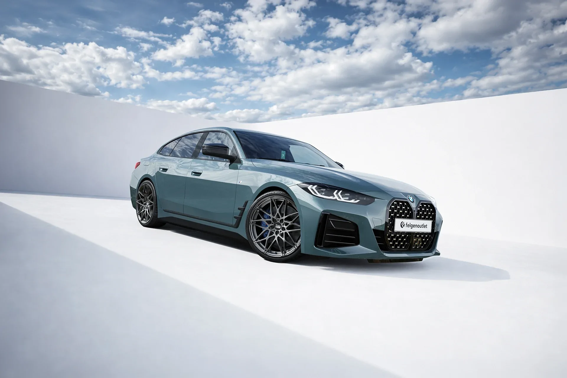 BMW 4er M Coupe mit MAM B2 Felgen in palladium painted