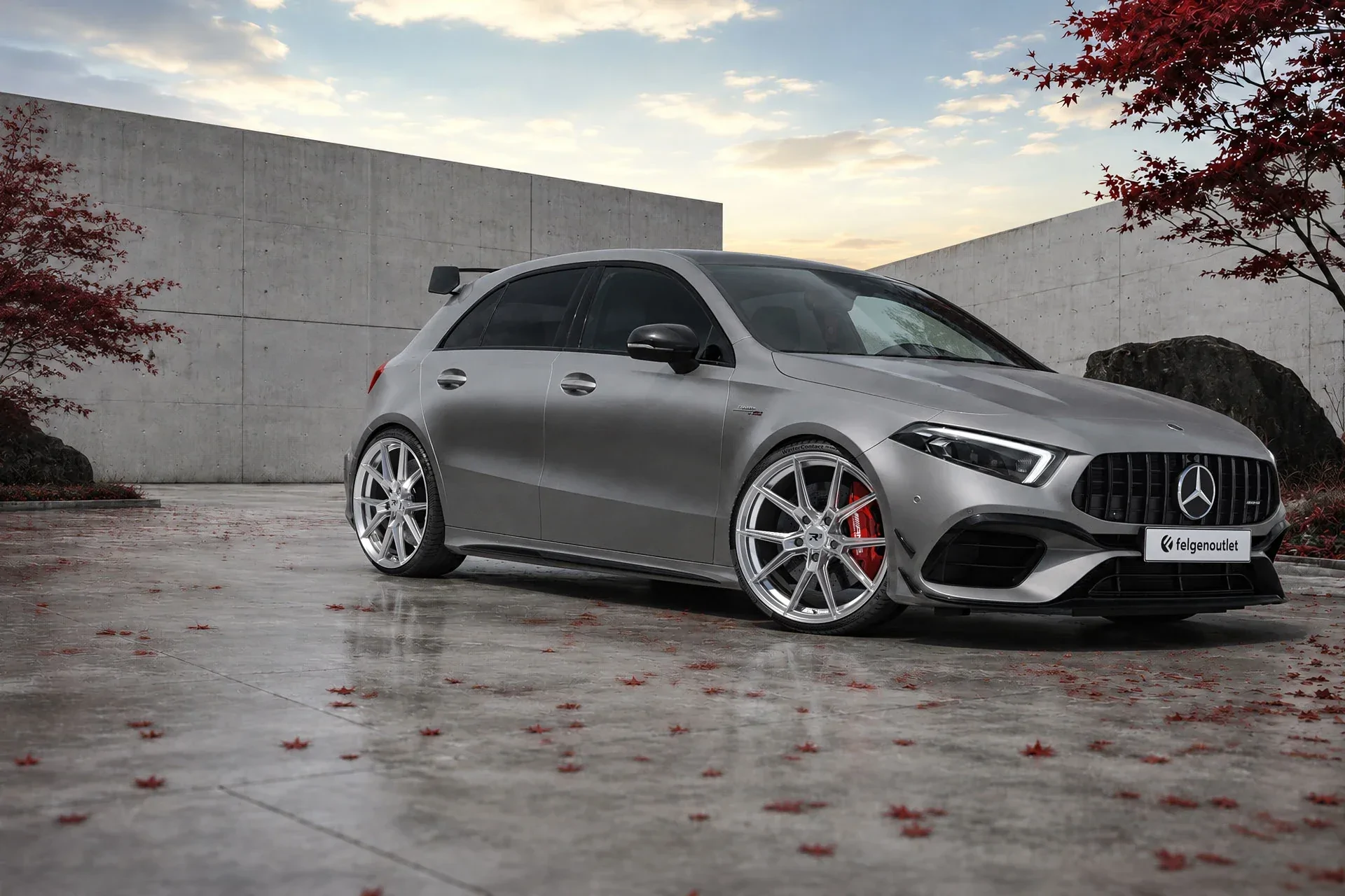 Mercedes Benz A-Klasse A45 AMG mit R³ Wheels R3F01 in hyper black silver